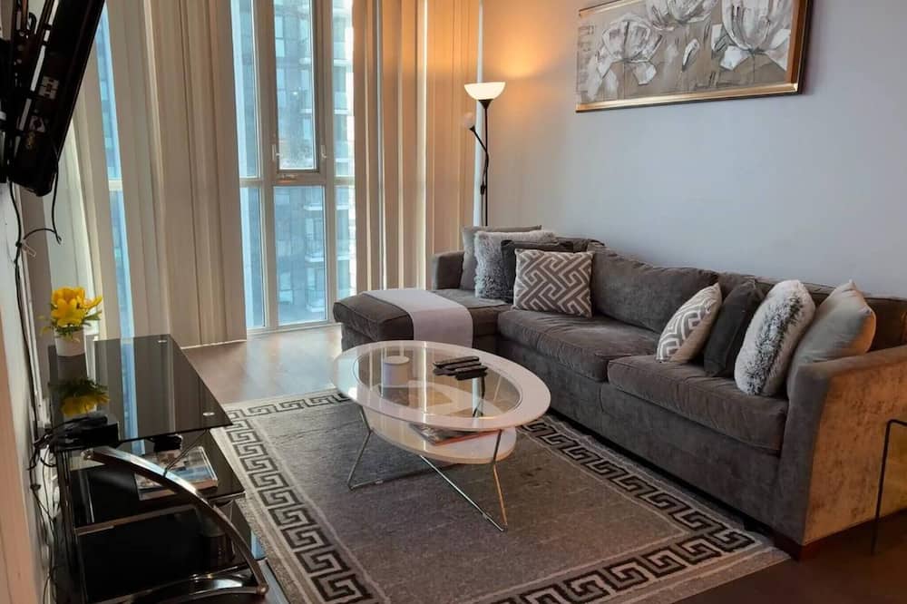 Spacious-cozy 2bed Condo in Square Ones Misissauga