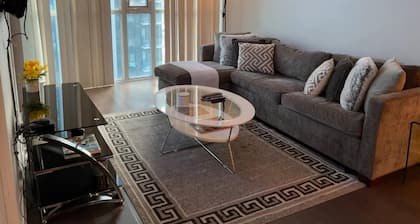 Spacious-cozy 2bed Condo in Square Ones Misissauga