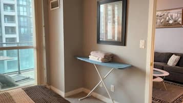 Condo, 2 Bedrooms, Balcony, City View