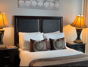 Room - Spacious-cozy 2bed Condo in Square Ones Misissauga (Mississauga)