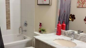 Condo, 2 Bedrooms, Balcony, City View | Bathroom