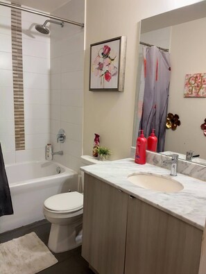 Condo, 2 Bedrooms, Balcony, City View | Bathroom - Spacious-cozy 2bed Condo in Square Ones Misissauga (Mississauga)