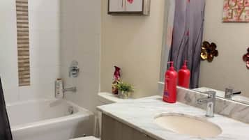 Kondominium, 2 kamar tidur, balkon, pemandangan kota | Kamar mandi