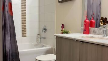 Appart'hĂŽtel, 2 chambres, balcon, vue ville | Salle de bain