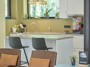 Fridge, microwave, oven, stovetop - Nature, tranquility, and horse pastures (Zutendaal)