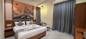 Deluxe Double Room | Free WiFi - HOTEL HANIE TREE (Dwarka)