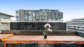 Outdoor dining - Beachside Nook, Port Melbourne (Port Melbourne)