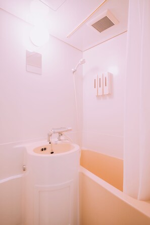 Apartment, Non Smoking (402) | Bathroom | Combined shower/bathtub, hair dryer, towels, soap - Fukuoka Hakata Stay Spacious and Stylish (Fukuoka)