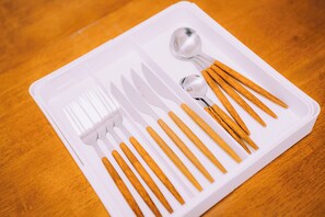 Apartment, Non Smoking (402) | Private kitchen | Mini-fridge, microwave, stovetop, cookware/dishes/utensils - Fukuoka Hakata Stay Spacious and Stylish (Fukuoka)