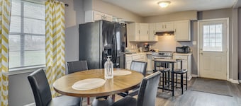 7 Mi to Somerville Square! Countryside Retreat