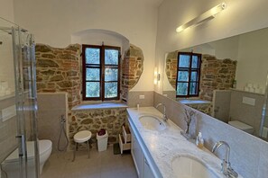 Shower, bidet - Villa Ulivacci - private pool, A/C, Chianti area, Tuscany (Cavriglia)