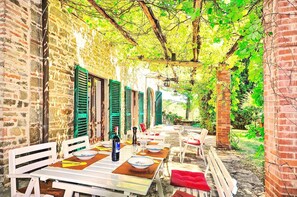 Outdoor dining - Villa Ulivacci - private pool, A/C, Chianti area, Tuscany (Cavriglia)
