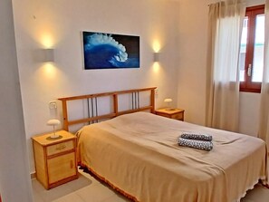 2 bedrooms, iron/ironing board, Internet, bed sheets - Apartment in Montgo, close to the beach. HUTG:033568-87 (l'Escala)
