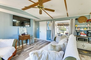 Living area - Detached Studio & Fire Pit! Georgetown Retreat (Georgetown)