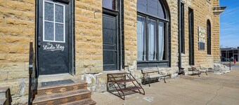 Historic Apartment in Chapman! Walkable Getaway