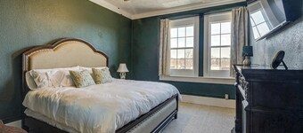 Historic Apartment in Chapman! Walkable Getaway