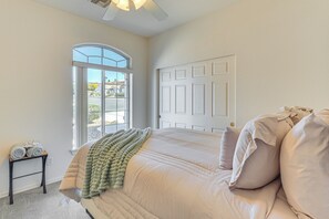 3 bedrooms, desk, internet, bed sheets