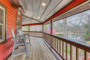 Terrace/patio - Pond On-Site! Couples Escape 7 Mi to Hiwassee Lake (Murphy)
