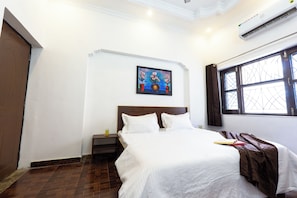 6 bedrooms, Internet, bed sheets - Spacious 6-bedroom building in marvelous Dehradun with AC (Dehradun)