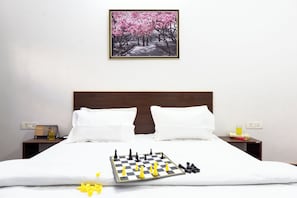 6 bedrooms, Internet, bed sheets - Spacious 6-bedroom building in marvelous Dehradun with AC (Dehradun)