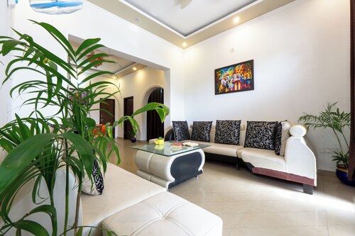 Spacious 6-bedroom building in marvelous Dehradun with AC