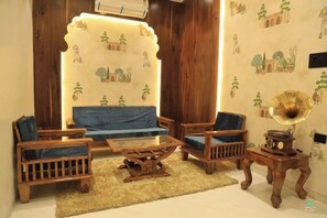 Royal Studio Suite | Free WiFi, bed sheets - Nandi Heritage Pusad (Pusad)