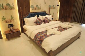 Royal Studio Suite | Free WiFi, bed sheets - Nandi Heritage Pusad (Pusad)