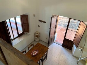 Dining - Seaside accommodation, furnished and equipped, within walking distance of the island's living room. (Lingua)