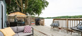 Scenic Waterfront Cottage Retreat - Firepit & BBQ