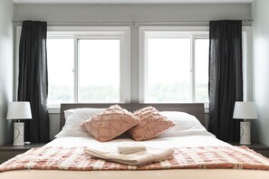 Desk, iron/ironing board, WiFi, bed sheets