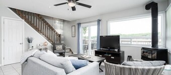 Scenic Waterfront Cottage Retreat - Firepit & BBQ