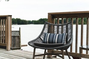 Property grounds - Scenic Waterfront Cottage Retreat - Firepit & BBQ (Hanover)