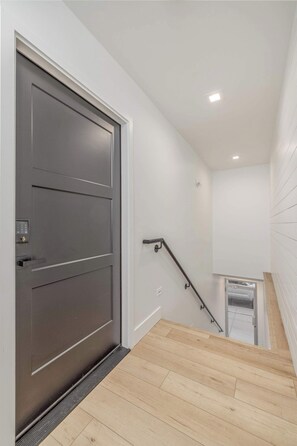 Interior - The Loft On 4th Brand New Studio With Free Parking (Coeur d'Alene)