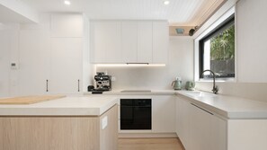 Fridge, microwave, oven, stovetop - Ray St Retreat - Luxury Stay near Sunshine Beach (Sunshine Beach)