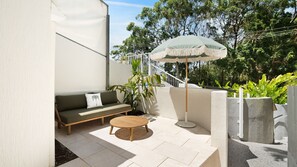 Terrace/patio - Ray St Retreat - Luxury Stay near Sunshine Beach (Sunshine Beach)