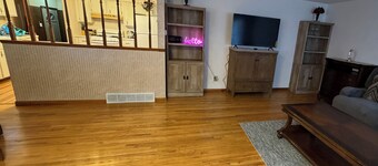 3-bedroom house in close to the airport Buffalo family- friendly no pets allowed