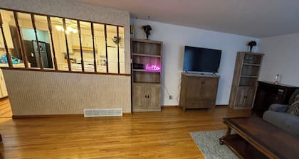 3-bedroom house in close to the airport Buffalo family- friendly no pets allowed