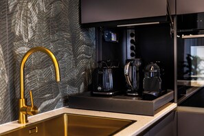 Fridge, microwave, oven, stovetop - Stay in a luxury apartment near the city center (Split)