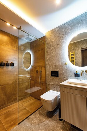 Regadera, amenidades de baño ecológicas, secadora de cabello, bidet 