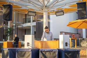 Outdoor dining - Grand Seminyak - Lifestyle Boutique Resorts (Seminyak)