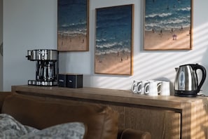 Interior - Pool + Putting Green + Firepit + Golf Cart Zone + Near Mustang Island Beach (Port Aransas)