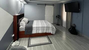 3 bedrooms, iron/ironing board, Internet