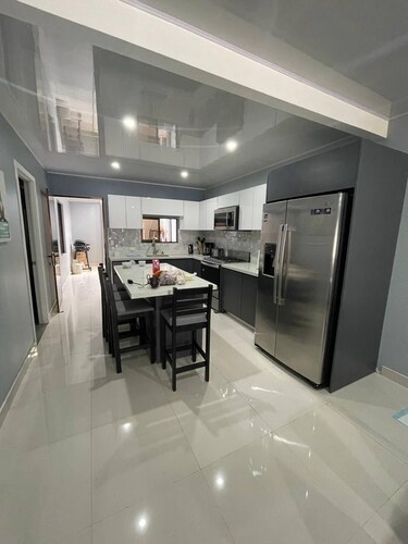 3 bed 2 bath 15 min from airport