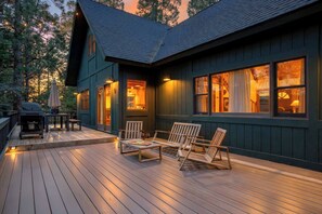 Terrace/patio - A-Frame Retreat + Fireplace + Game Loft + Deck | Near Lake | Bernina (Lake Arrowhead)