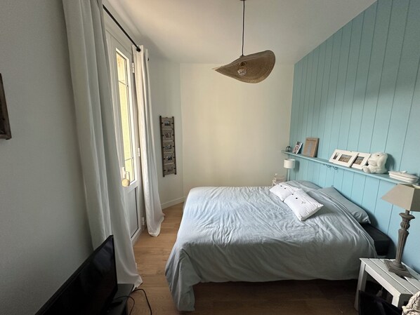 Room - Charming Cabourgeaise house in the center of town, 3 minutes from the beach (Cabourg)