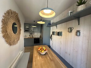 Private kitchen - Charming Cabourgeaise house in the center of town, 3 minutes from the beach (Cabourg)