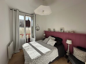 4 bedrooms, iron/ironing board, WiFi, bed sheets - Charming Cabourgeaise house in the center of town, 3 minutes from the beach (Cabourg)