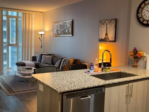 Interior - Spacious-Cozy 2Bed Condo in Square Ones Misissauga (Mississauga)