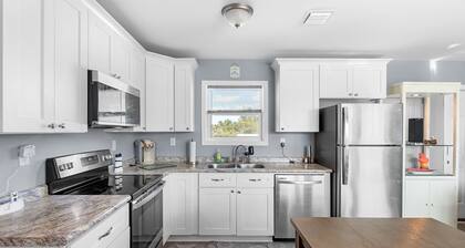 Amazing little fishing cabin on the water with a boat ramp in Everglades City