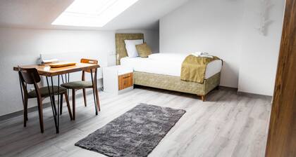 E&B Hotel